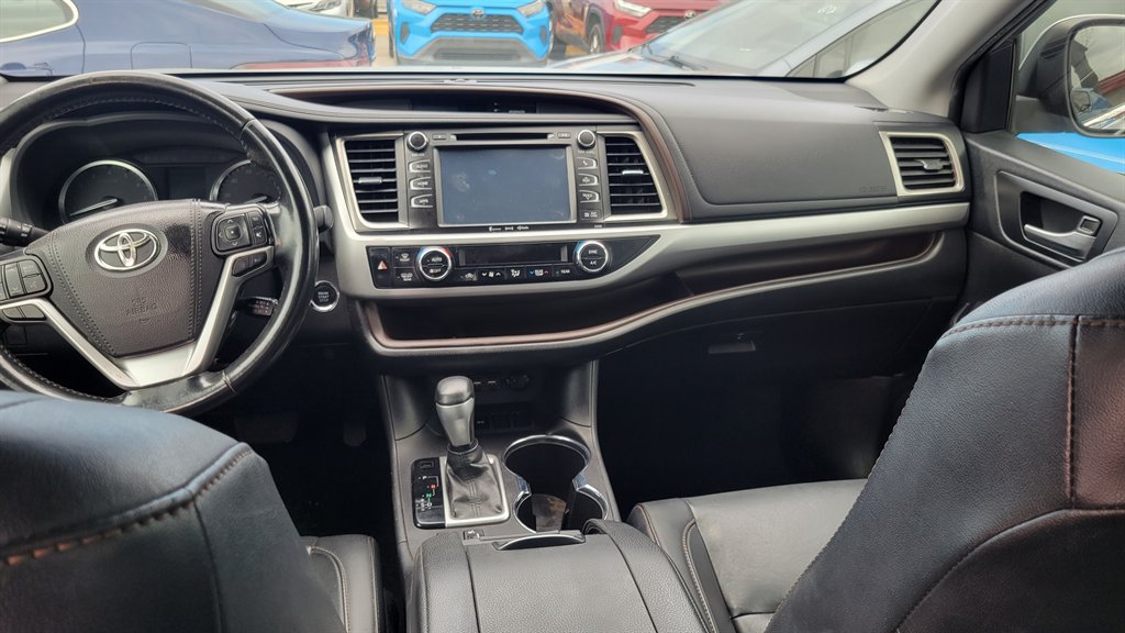 2019 Toyota Highlander - $20,900