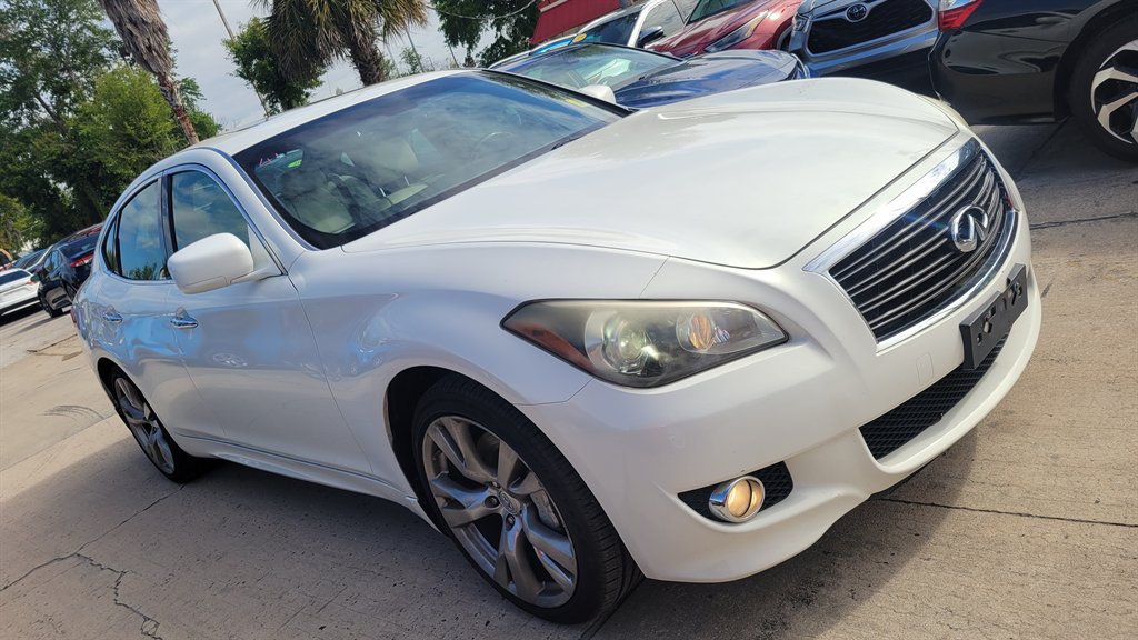 2013 INFINITI M - $8,900