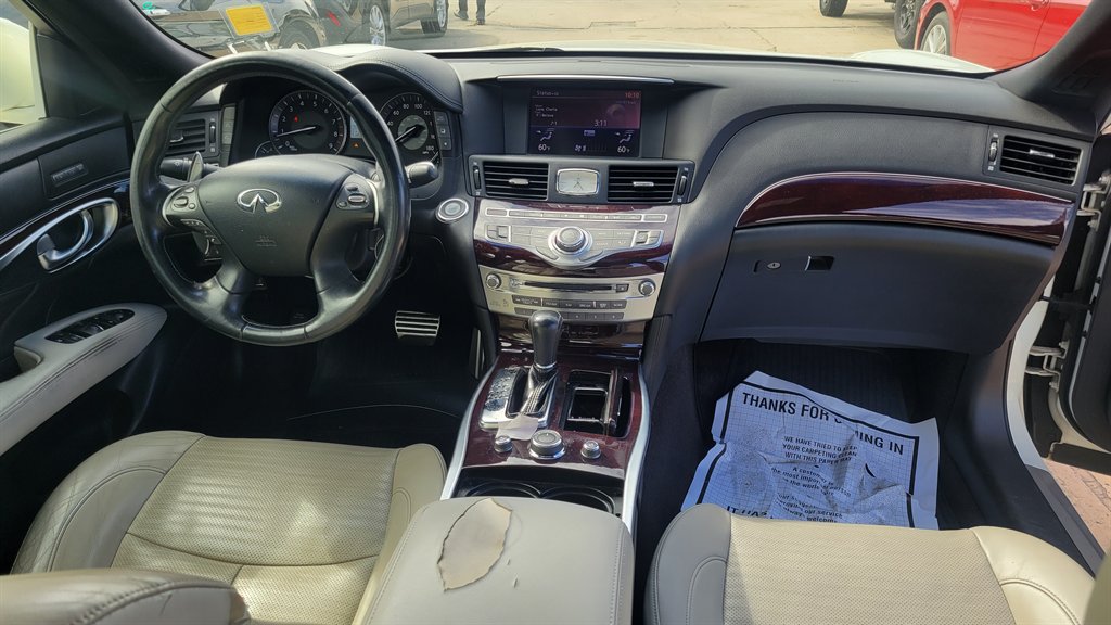 2013 INFINITI M - $8,900
