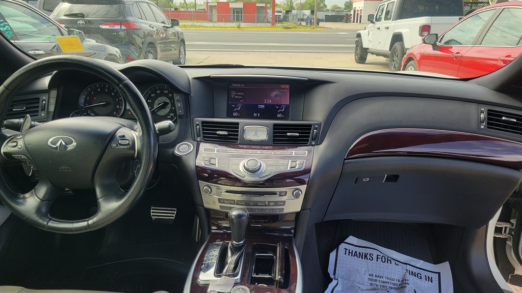 2013 INFINITI M - $8,900