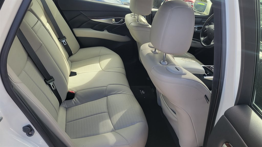 2013 INFINITI M - $8,900