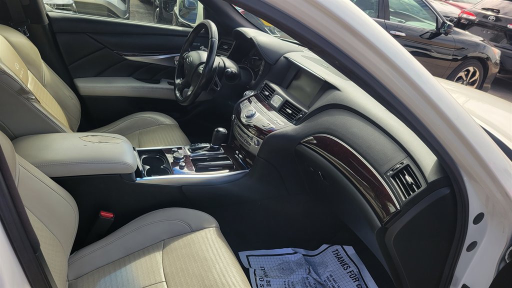 2013 INFINITI M - $8,900