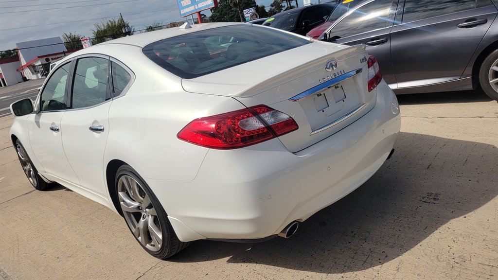 2013 INFINITI M - $8,900