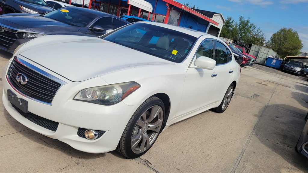 2013 INFINITI M - $8,900