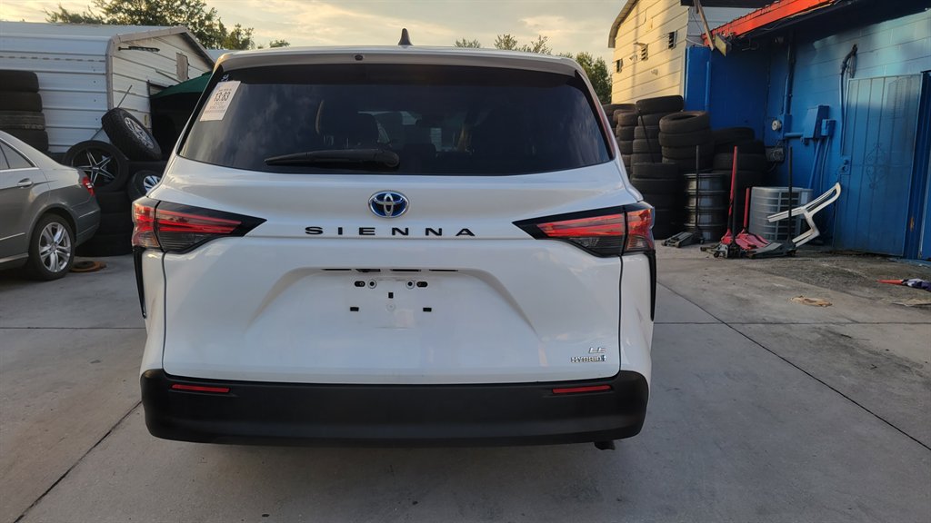 2022 Toyota Sienna - $29,900