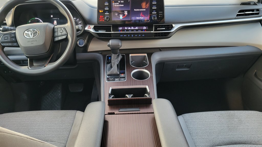 2022 Toyota Sienna - $29,900