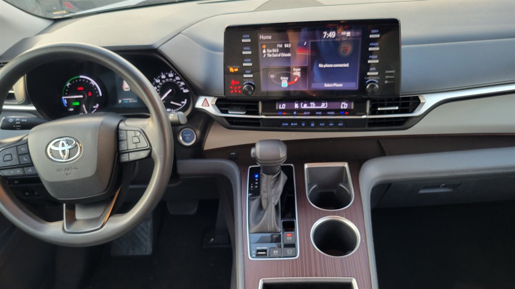 2022 Toyota Sienna - $29,900