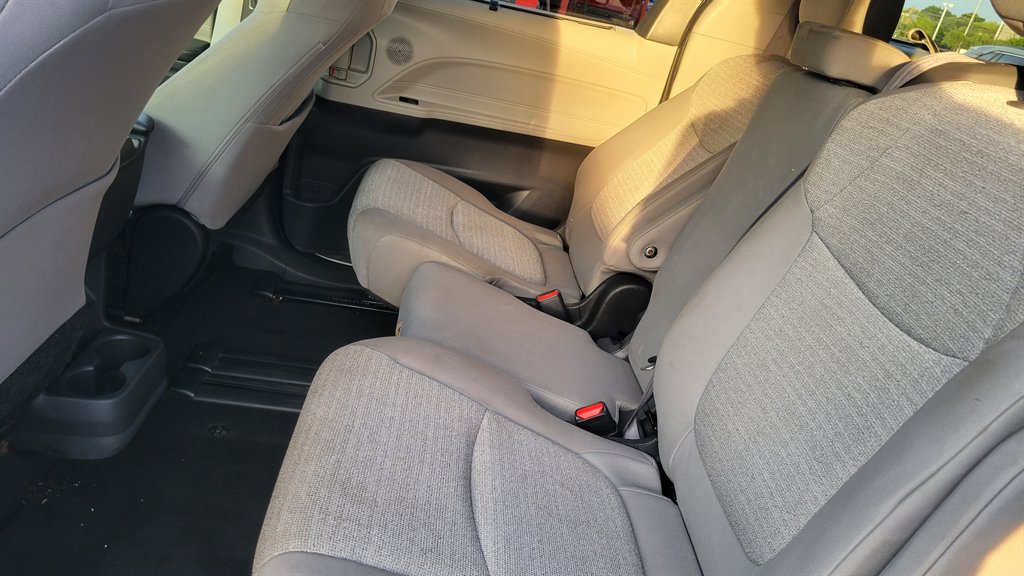 2022 Toyota Sienna - $29,900