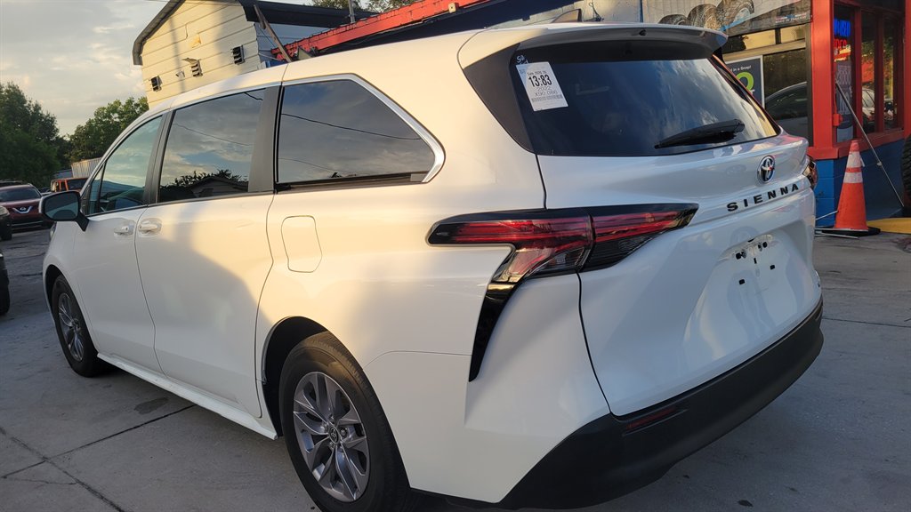 2022 Toyota Sienna - $29,900