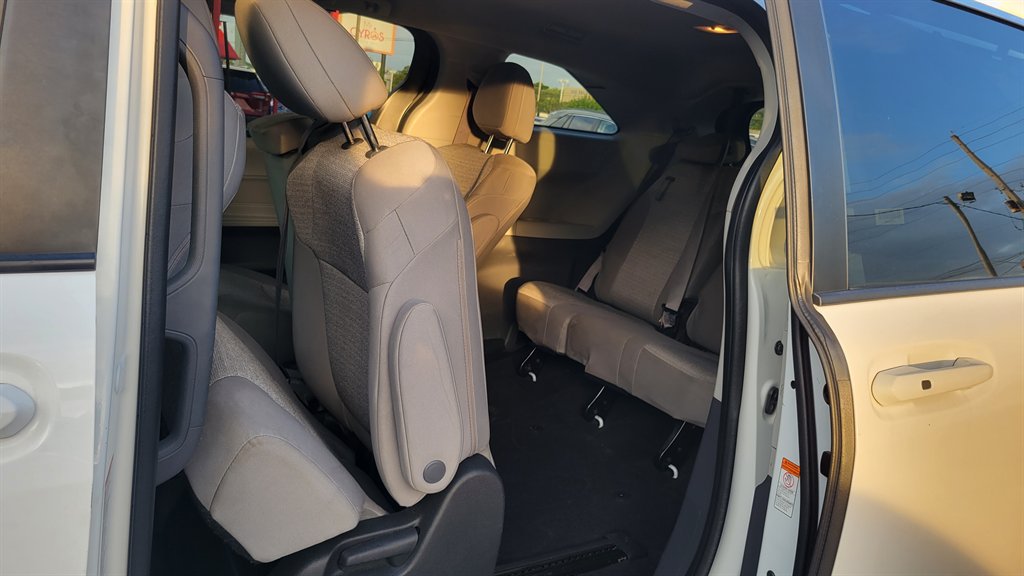 2022 Toyota Sienna - $29,900