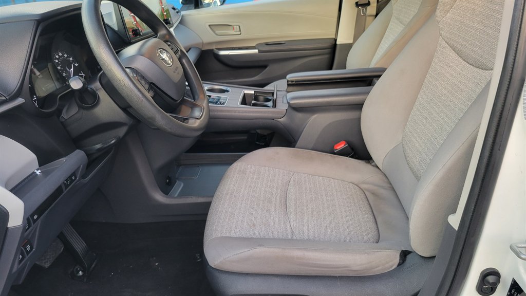 2022 Toyota Sienna - $29,900