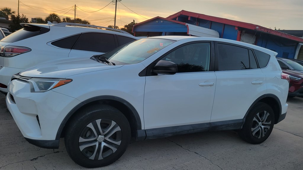 2018 Toyota RAV4 - $15,900