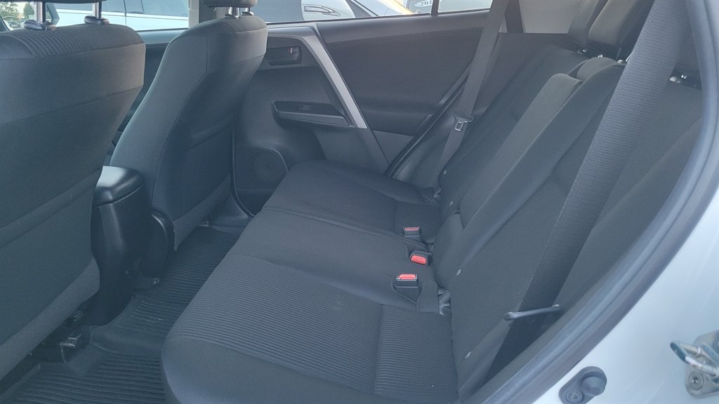2018 Toyota RAV4 - $15,900