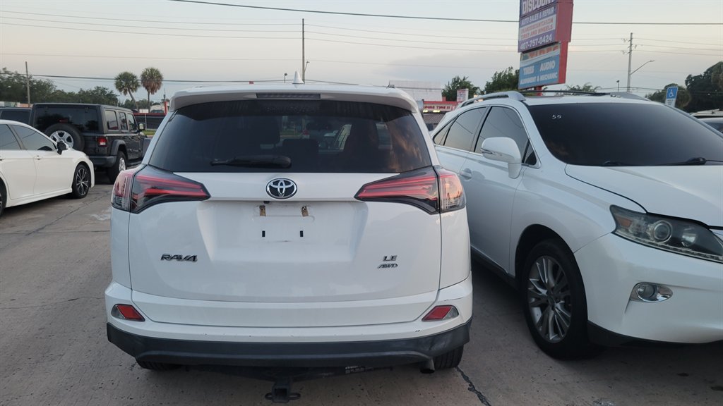 2018 Toyota RAV4 - $15,900