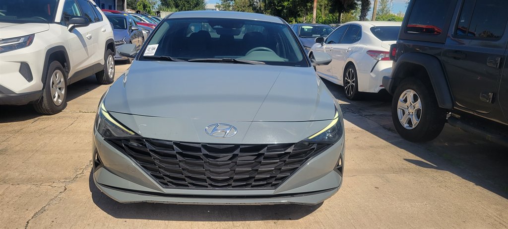 2022 Hyundai Elantra - $13,900