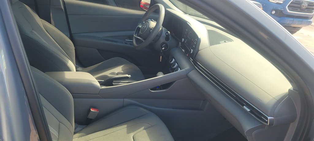 2022 Hyundai Elantra - $13,900