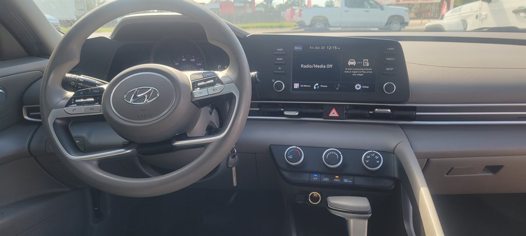 2022 Hyundai Elantra - $13,900