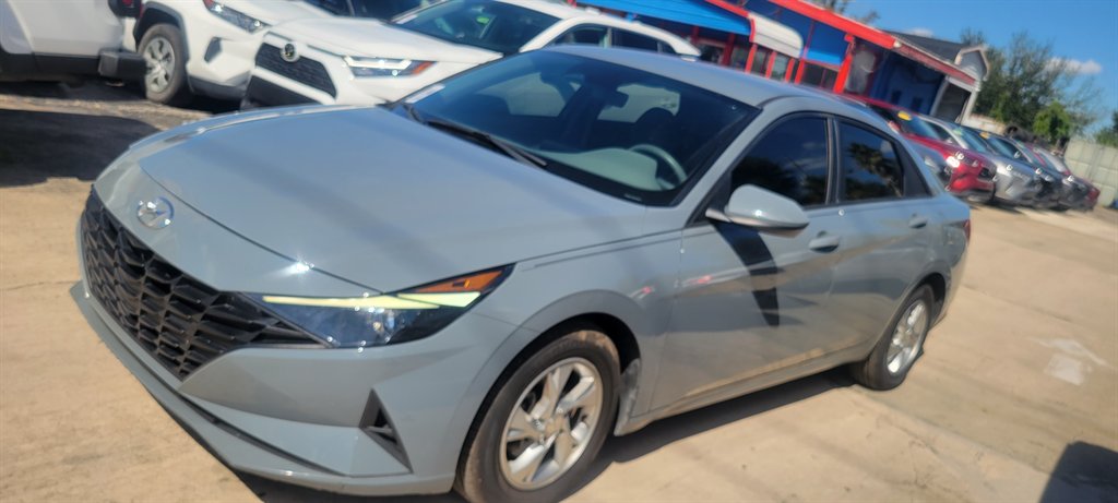 2022 Hyundai Elantra - $13,900