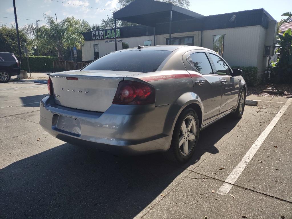 2013 Dodge Avenger SE photo