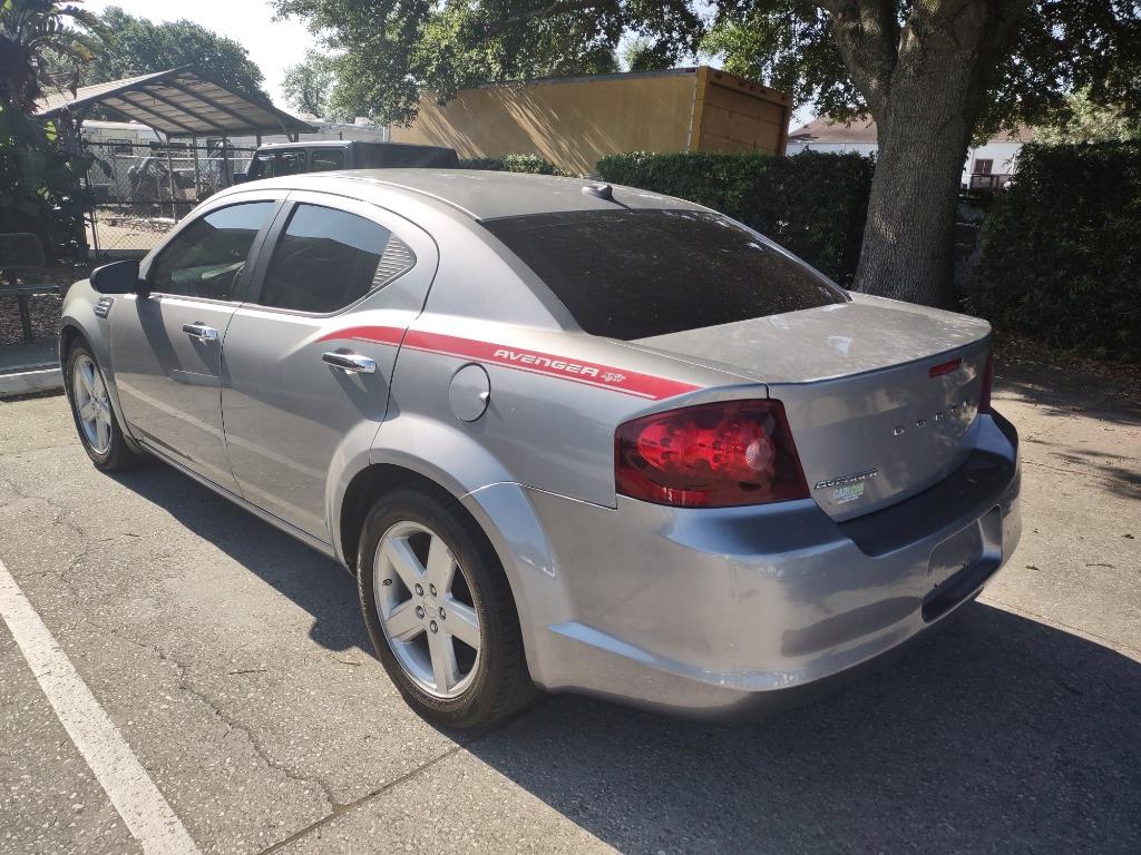 2013 Dodge Avenger SE photo