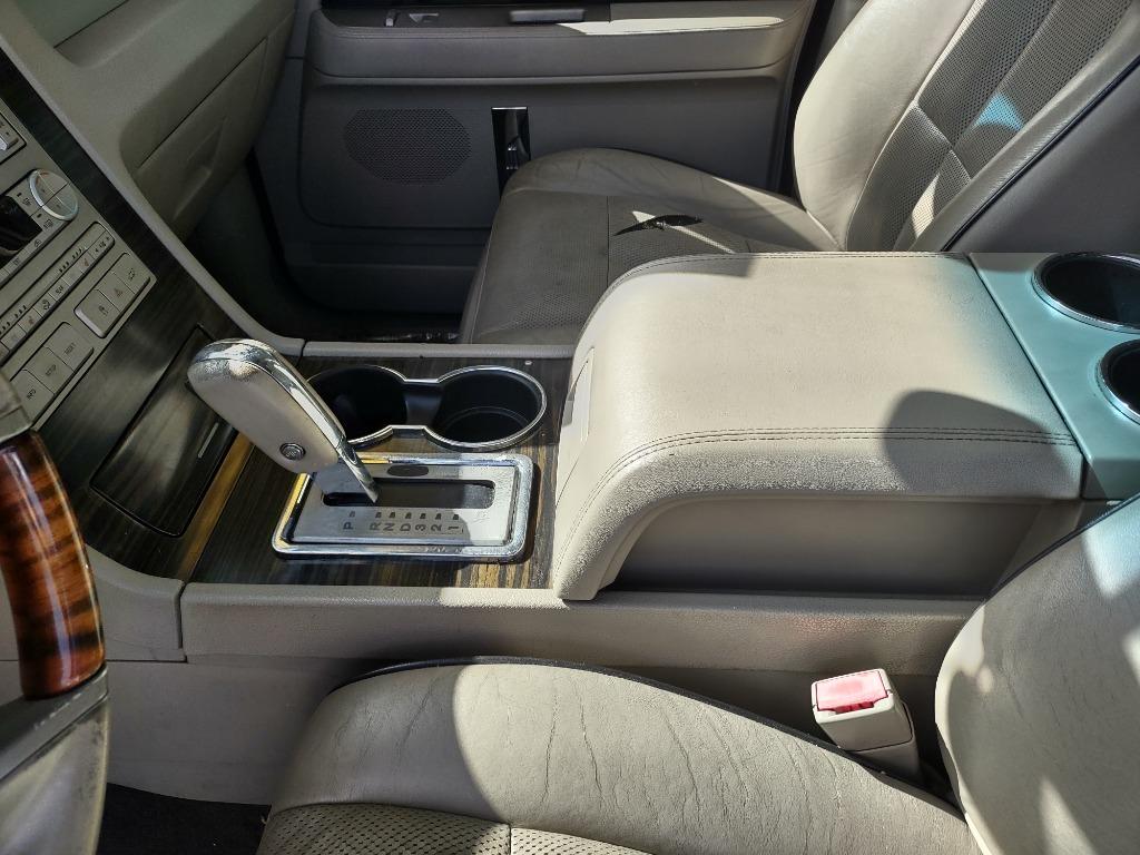 2007 Lincoln SLX Luxury photo