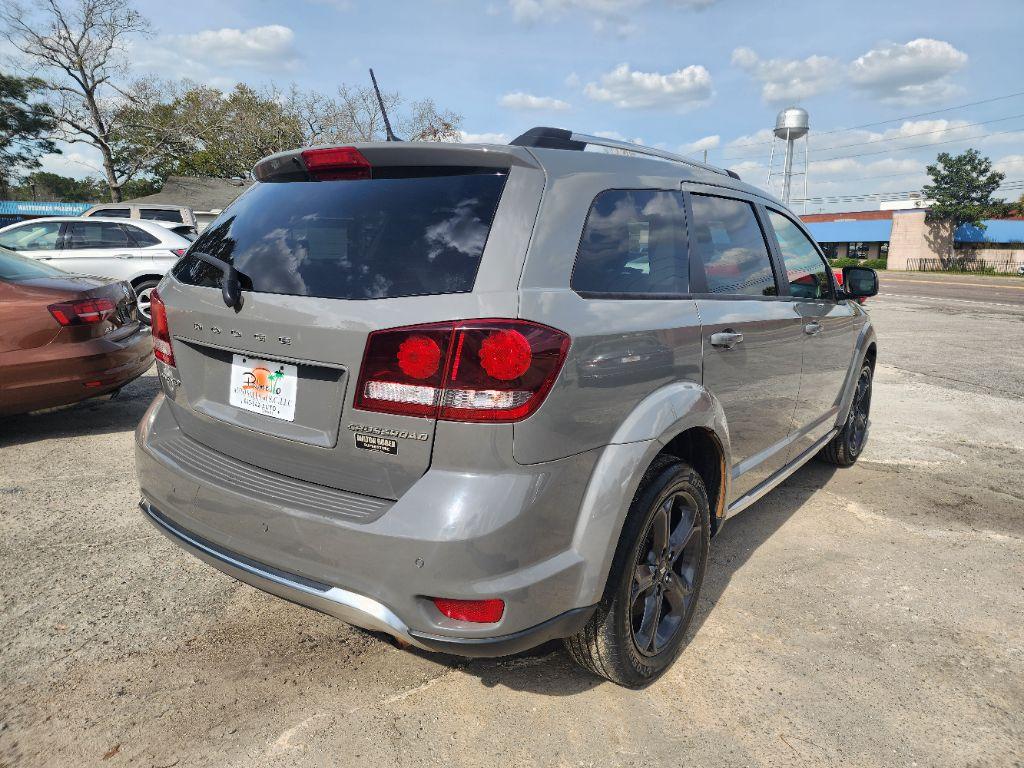 2020 Dodge Journey Crossroad photo