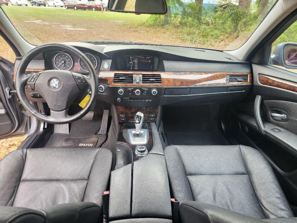 2010 BMW 5-Series 528xi photo