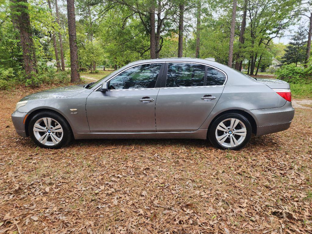 2010 BMW 5-Series 528xi photo