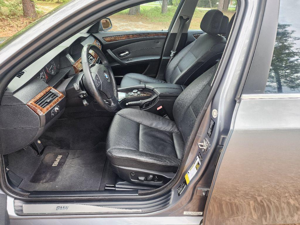 2010 BMW 5-Series 528xi photo