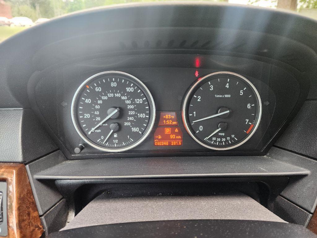 2010 BMW 5-Series 528xi photo
