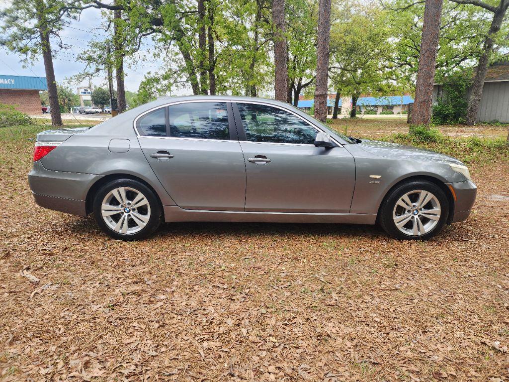 2010 BMW 5-Series 528xi photo