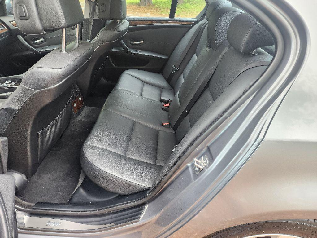 2010 BMW 5-Series 528xi photo