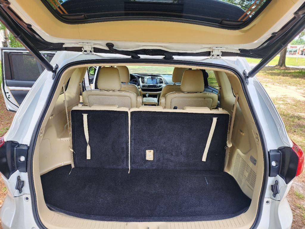 2019 Toyota Highlander - $24,995