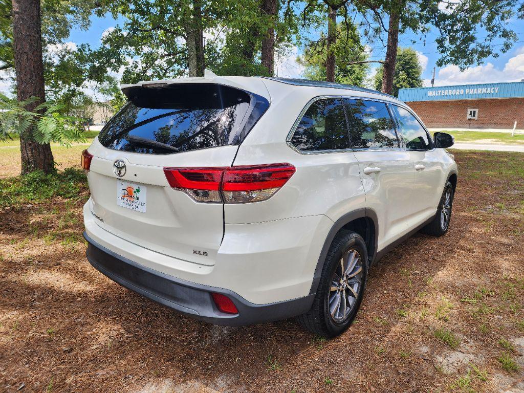 2019 Toyota Highlander - $24,995
