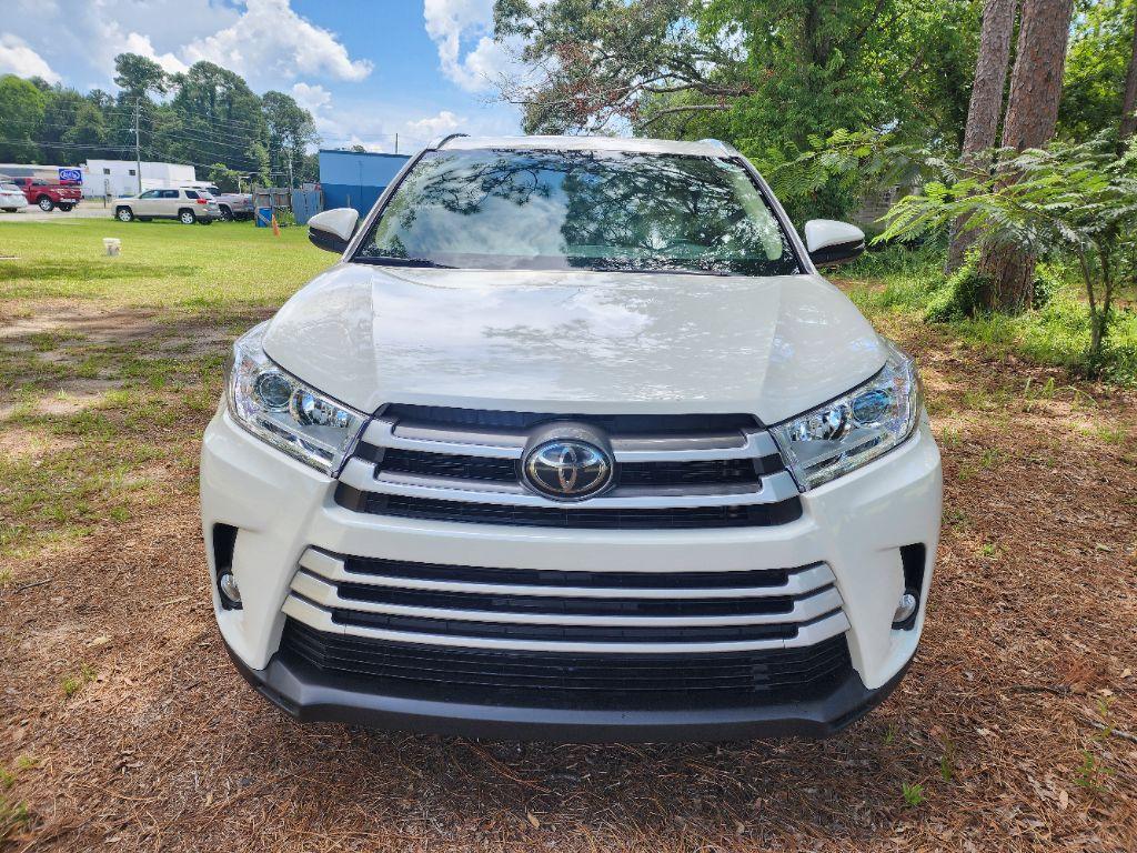 2019 Toyota Highlander - $24,995