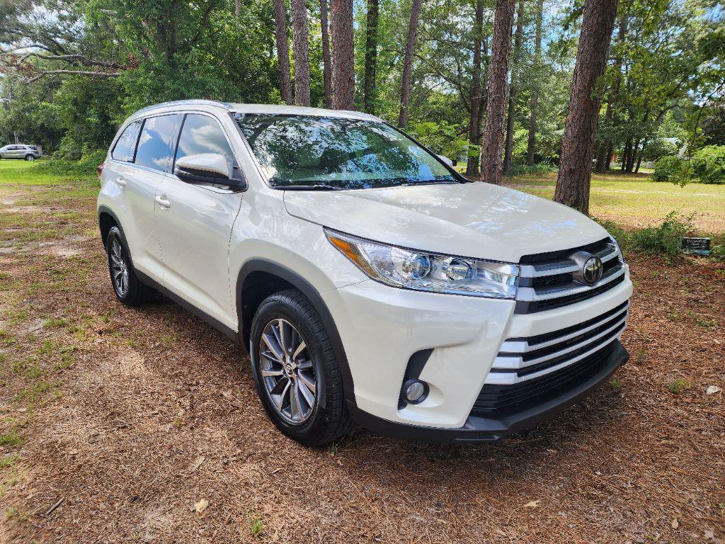 2019 Toyota Highlander - $24,995