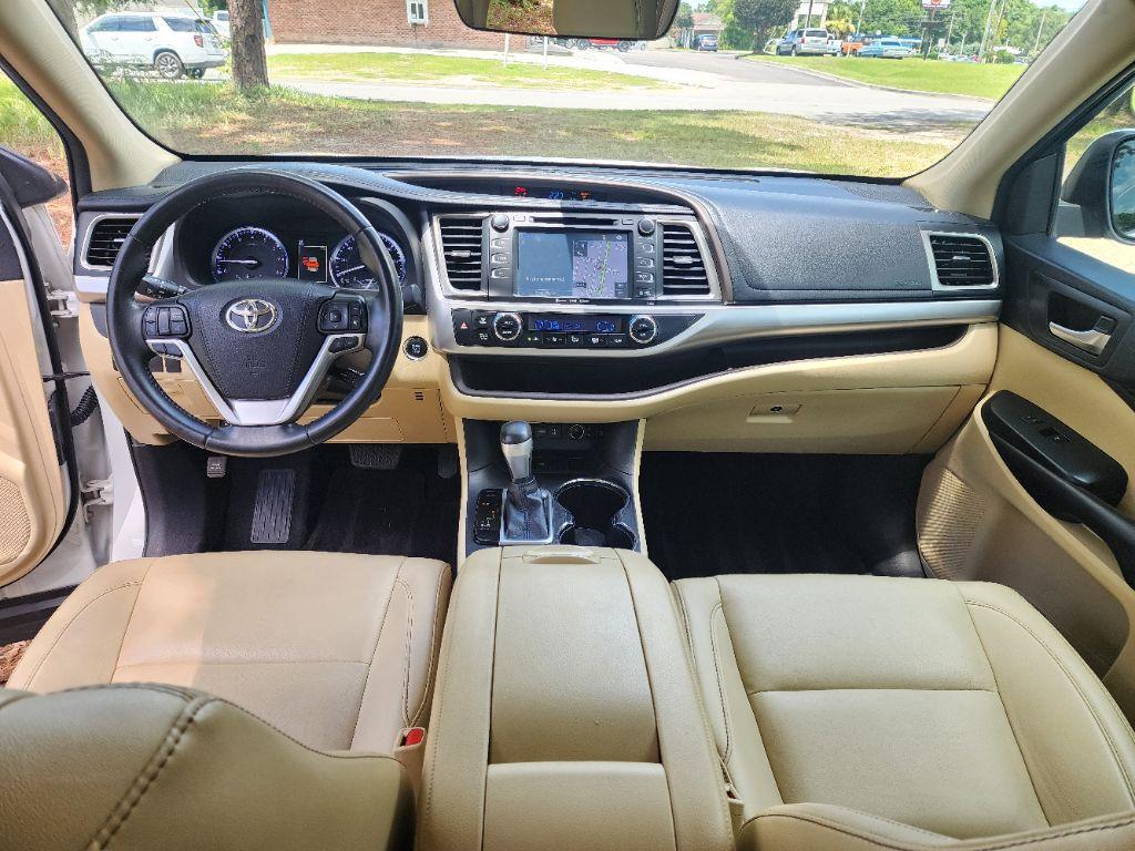 2019 Toyota Highlander - $24,995