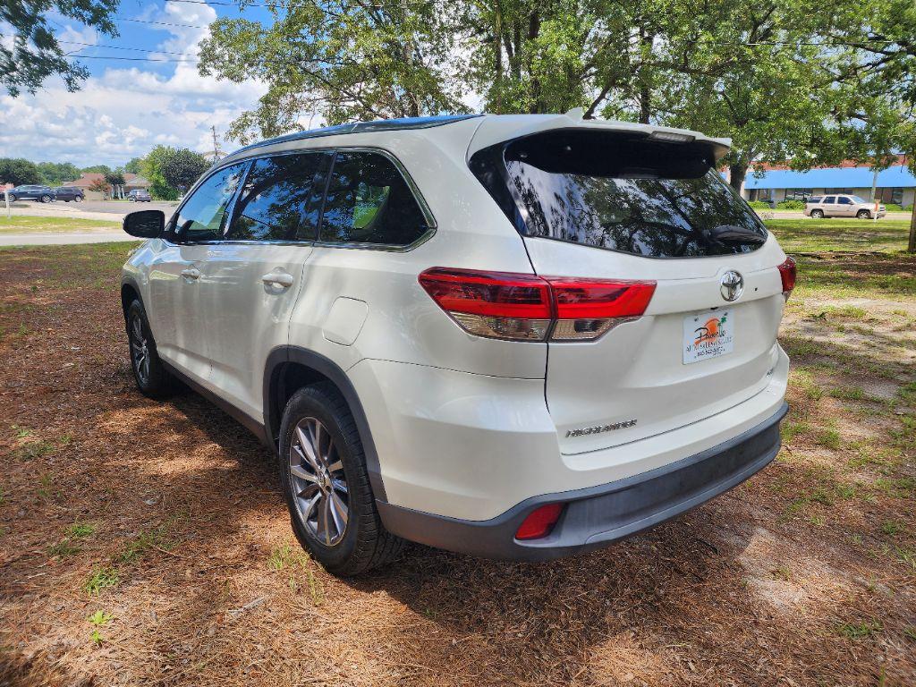 2019 Toyota Highlander - $24,995
