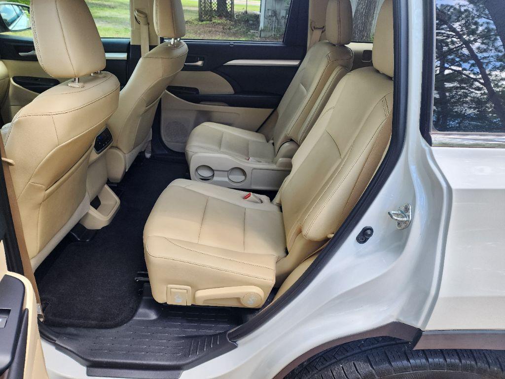 2019 Toyota Highlander - $24,995