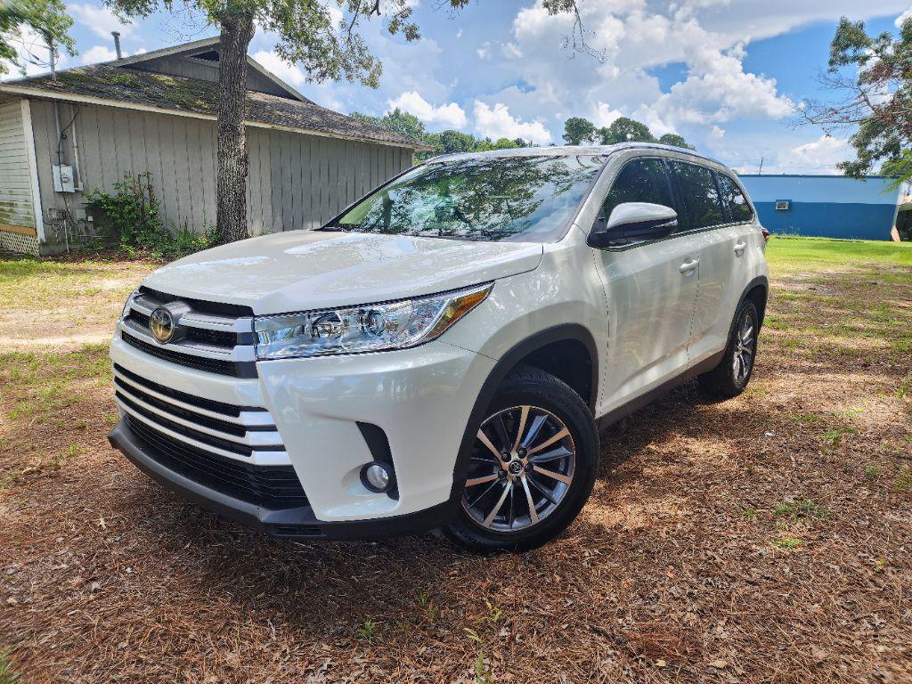 2019 Toyota Highlander - $24,995