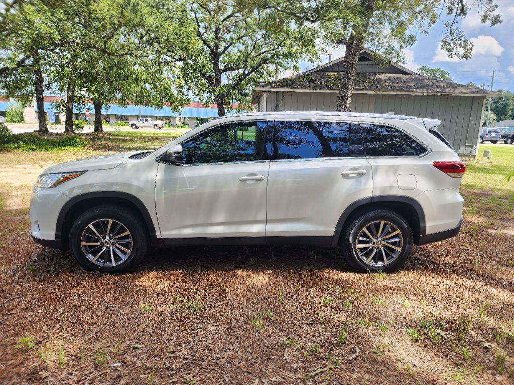 2019 Toyota Highlander - $24,995