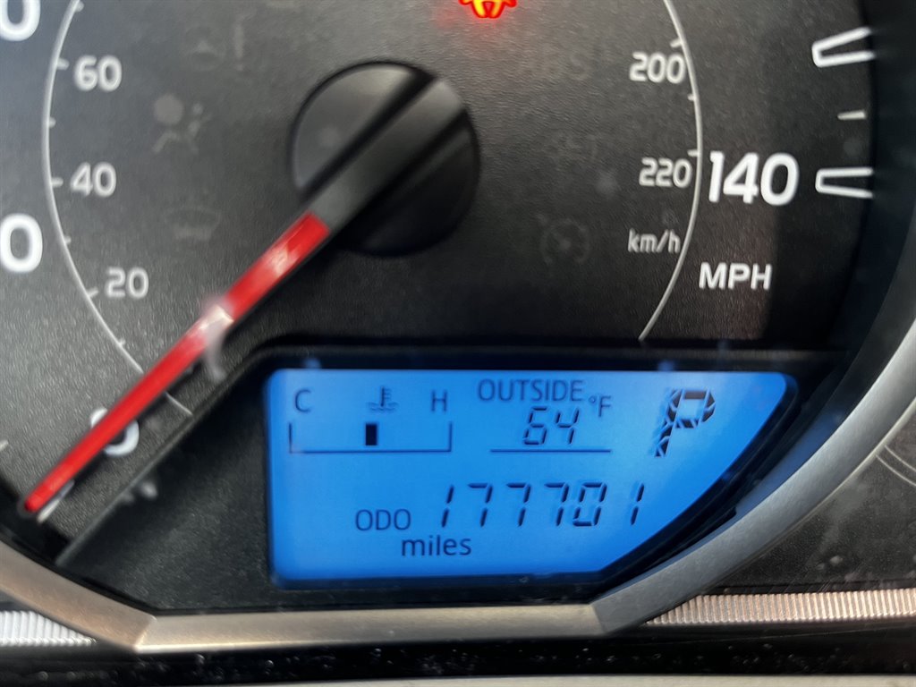 2015 Toyota RAV4 LE photo