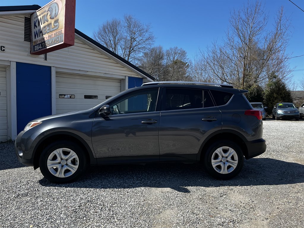 2015 Toyota RAV4 LE photo