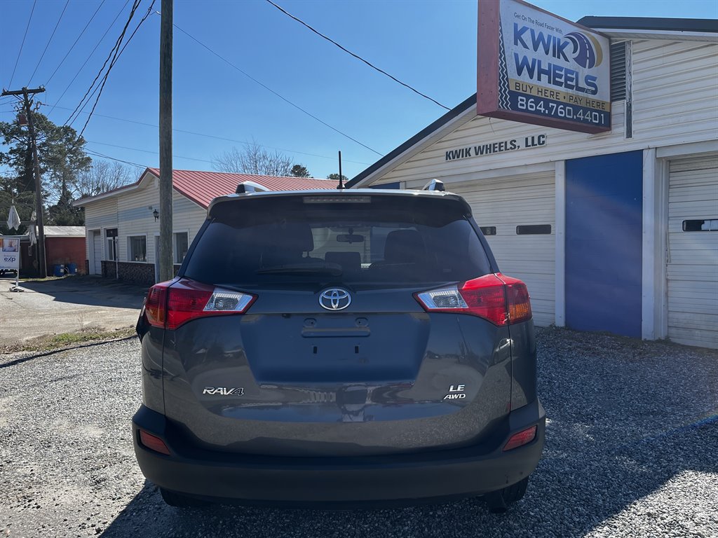 2015 Toyota RAV4 LE photo