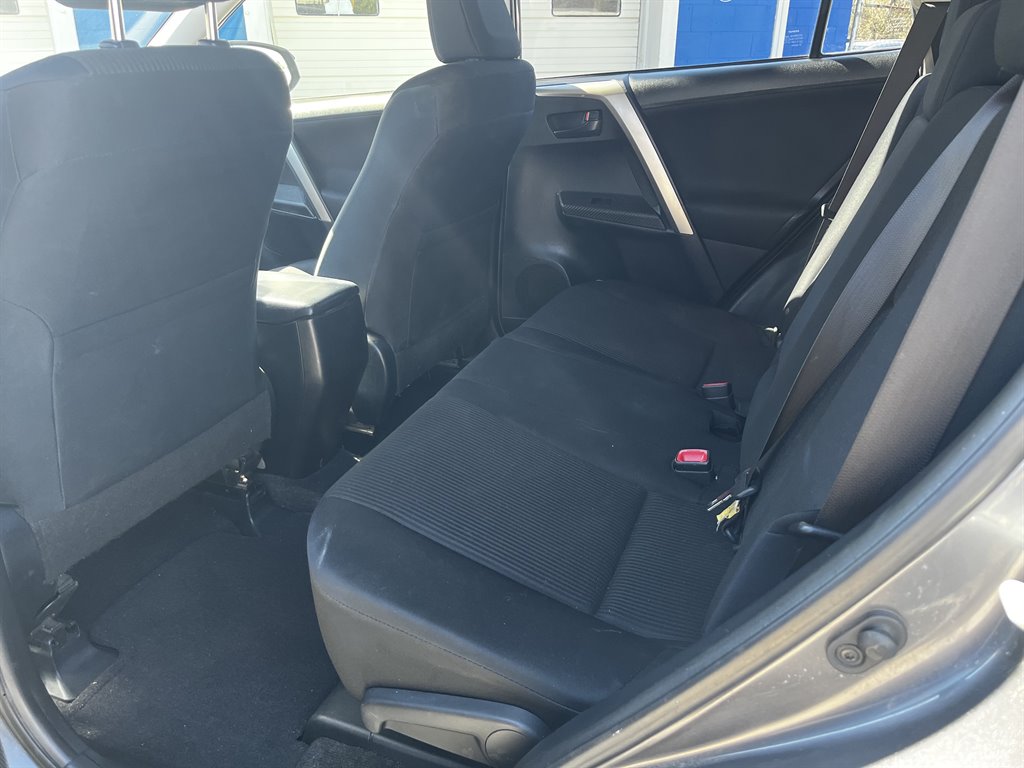 2015 Toyota RAV4 LE photo