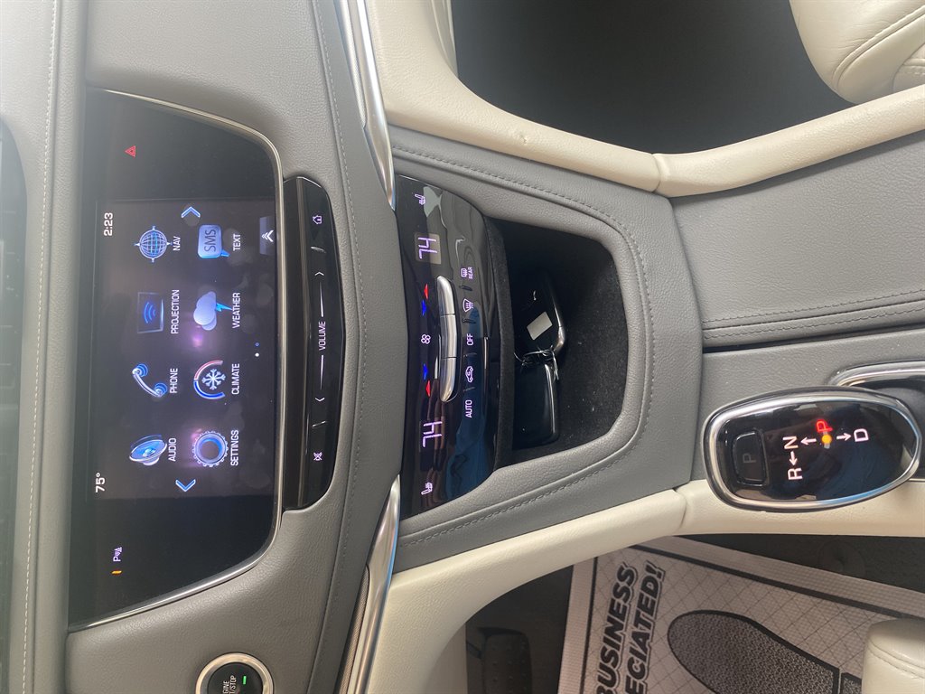 2017 Cadillac XT5 Luxury photo