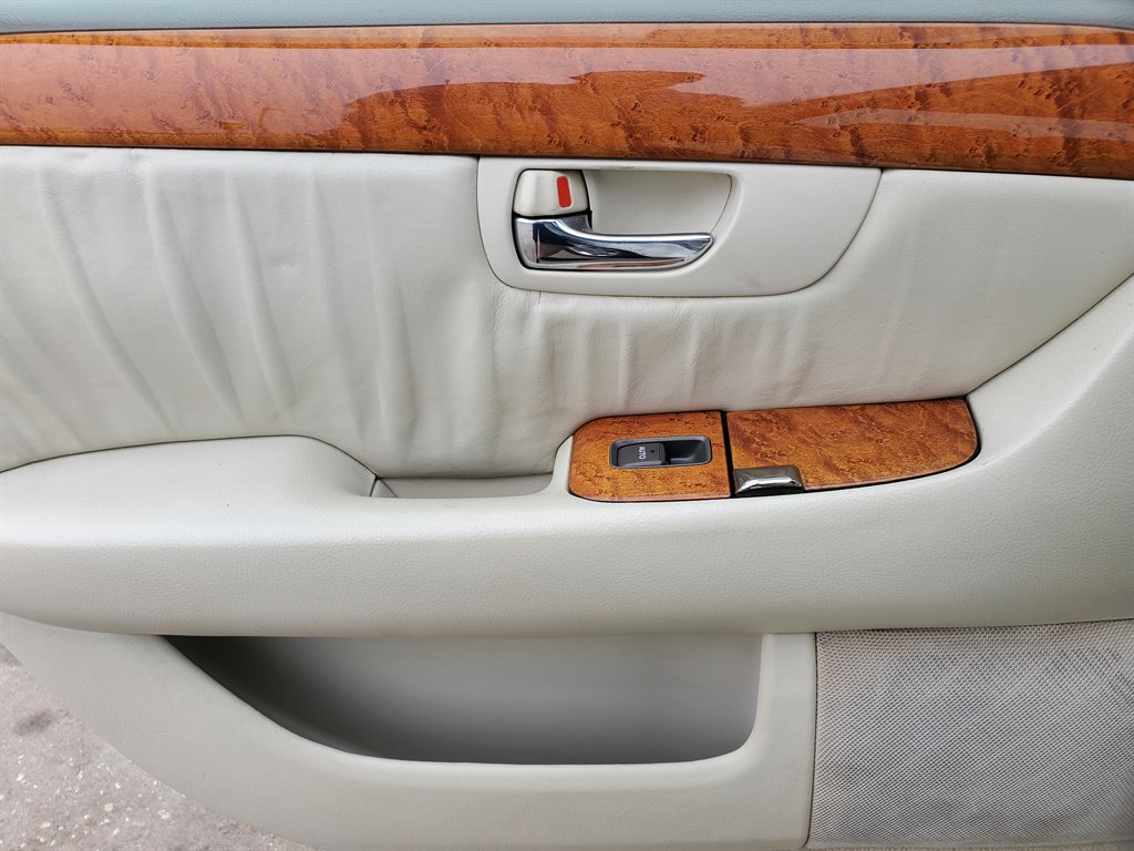 2001 Lexus LS 430 photo