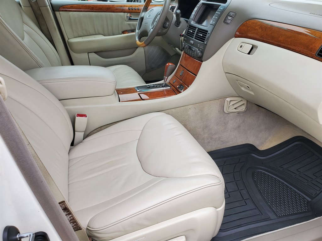 2001 Lexus LS 430 photo