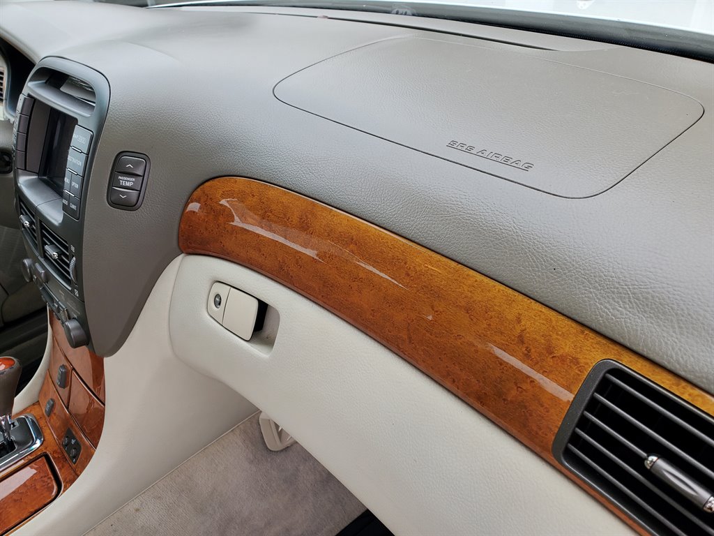 2001 Lexus LS 430 photo