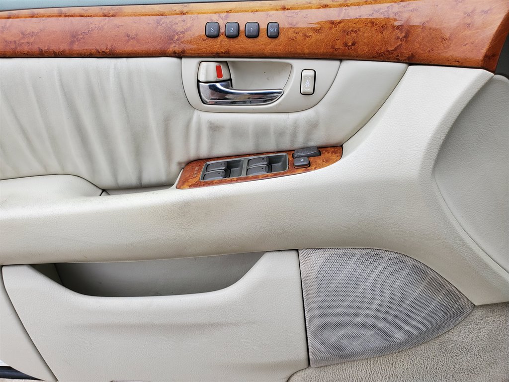 2001 Lexus LS 430 photo